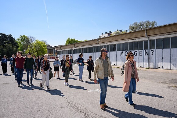 Several participants join the tour of the Nordwestbahnhof site, walking together through the area.