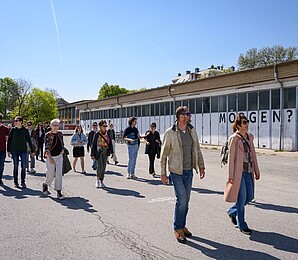 Several participants join the tour of the Nordwestbahnhof site, walking together through the area.