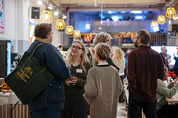 people networking at an event in the Markterei