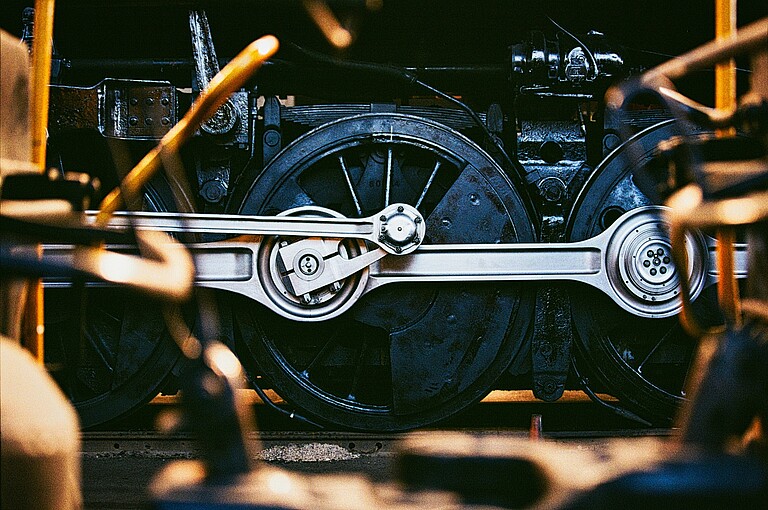 Railway wheels with coupling rod