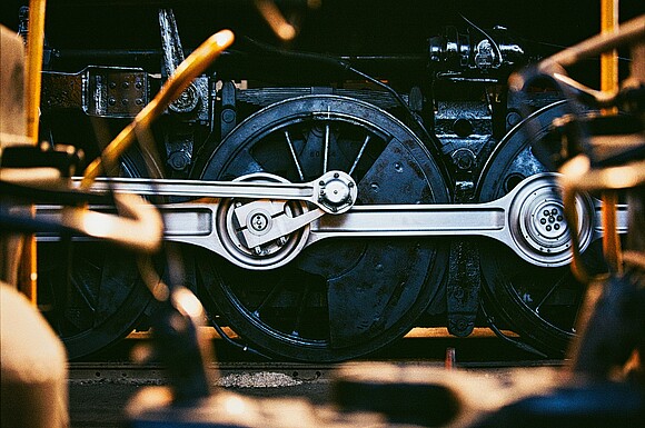 Railway wheels with coupling rod