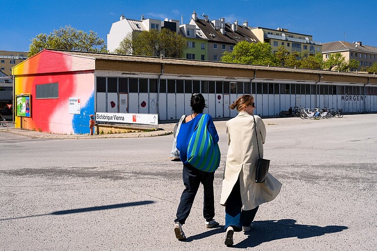Open House Nordwestbahnhof C&B Two people are walking onto the Nordwestbahnhof site