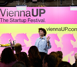 Woman moderating at a ViennaUp event