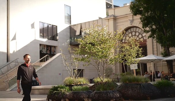 Wissenschaftlicher Direktor Michael Bronstein von AITHYRA, dem Forschungsinstitut der Akademie der Wissenschaften,  im Museumsquartier Wien. 