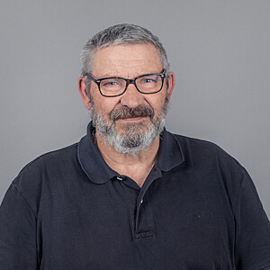 Portrait von Robert Mayer-Unterholzner, ein Mann mit Bart und Brille